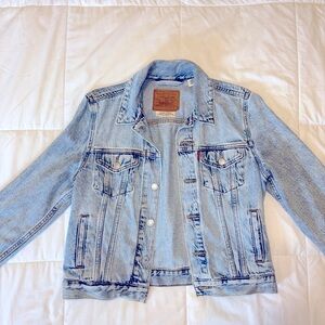 Levi’s Original Jean Jacket, size medium